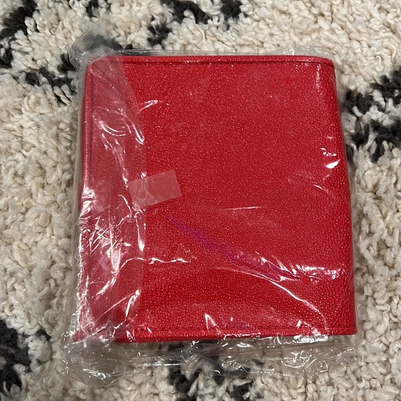 Kendra Scott The Zip Away Small Jewelry Organizer In Red Stingray NWT - Picture 10 of 10